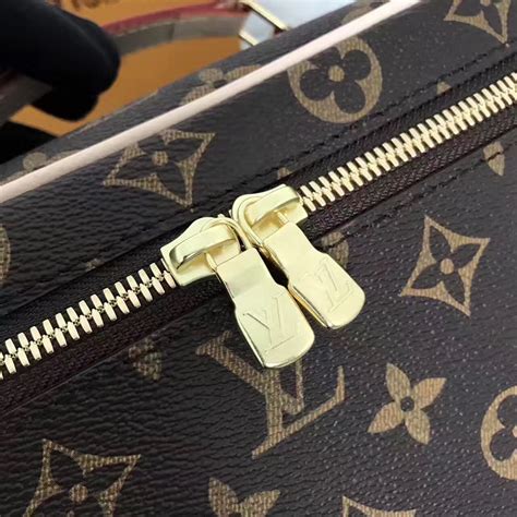 louis vuitton bag with zipper closure